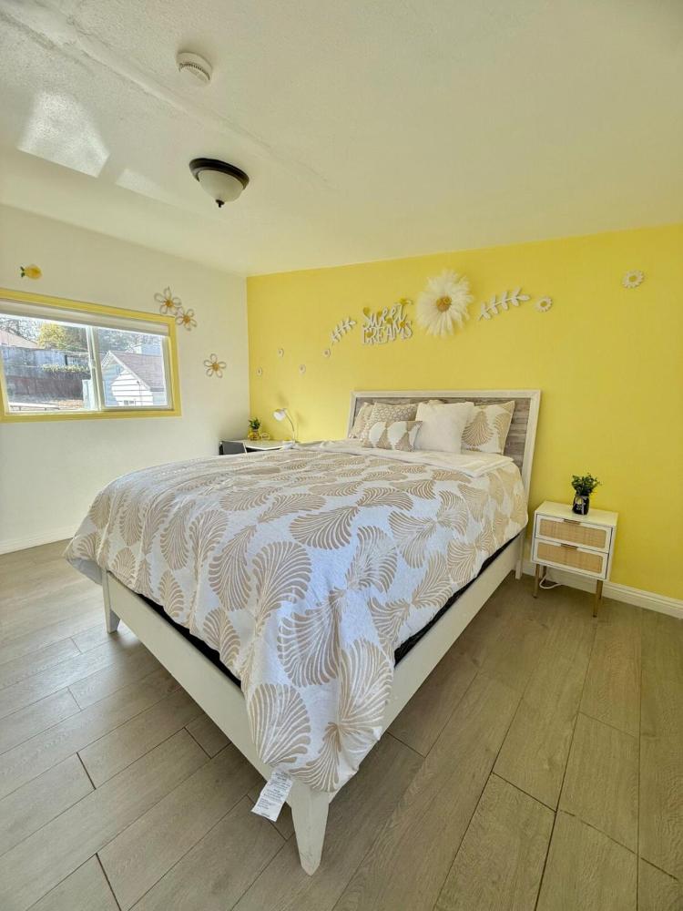 Lemon Studio with Mountain view